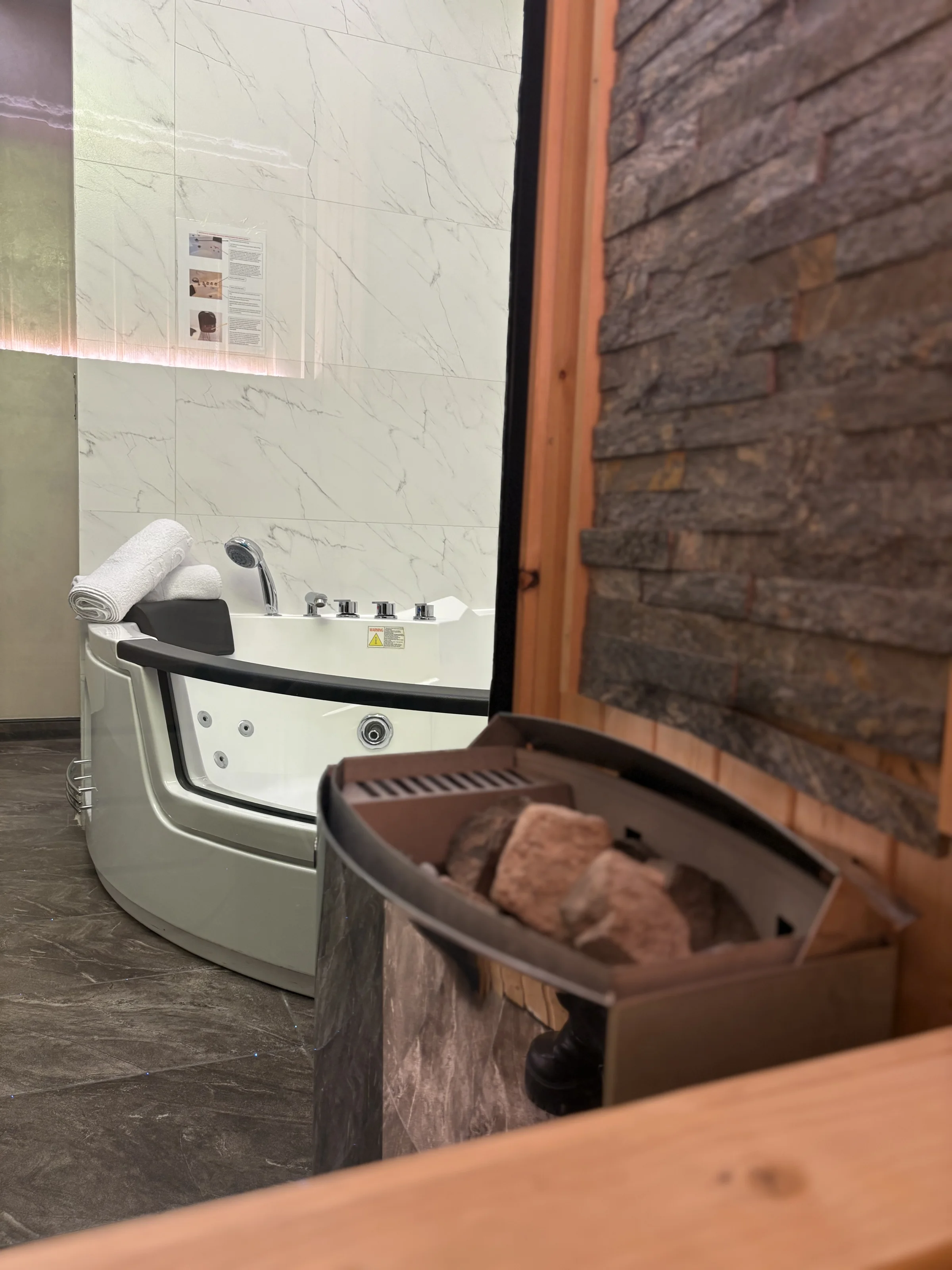 Princ Lux jaccuzi and sauna with free parking