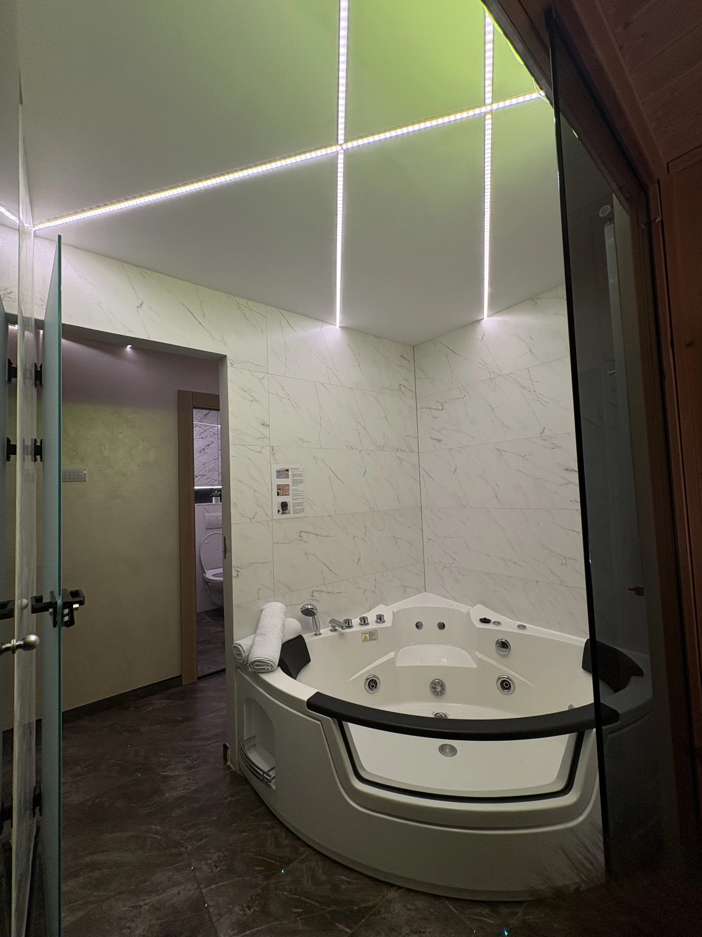 Princ Lux jaccuzi and sauna with free parking