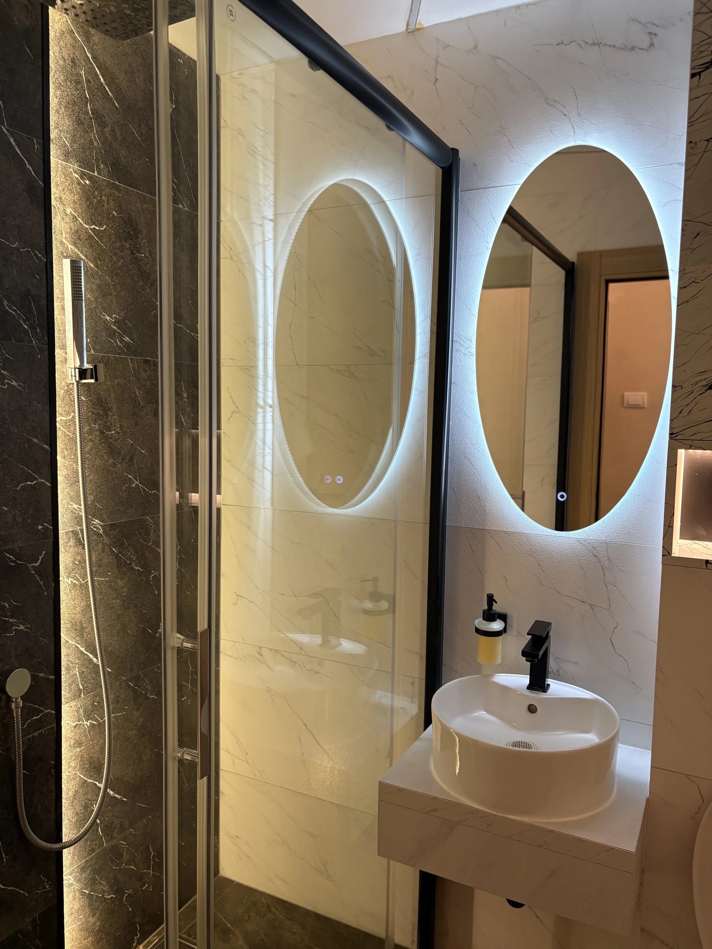 Princ Lux jaccuzi and sauna with free parking