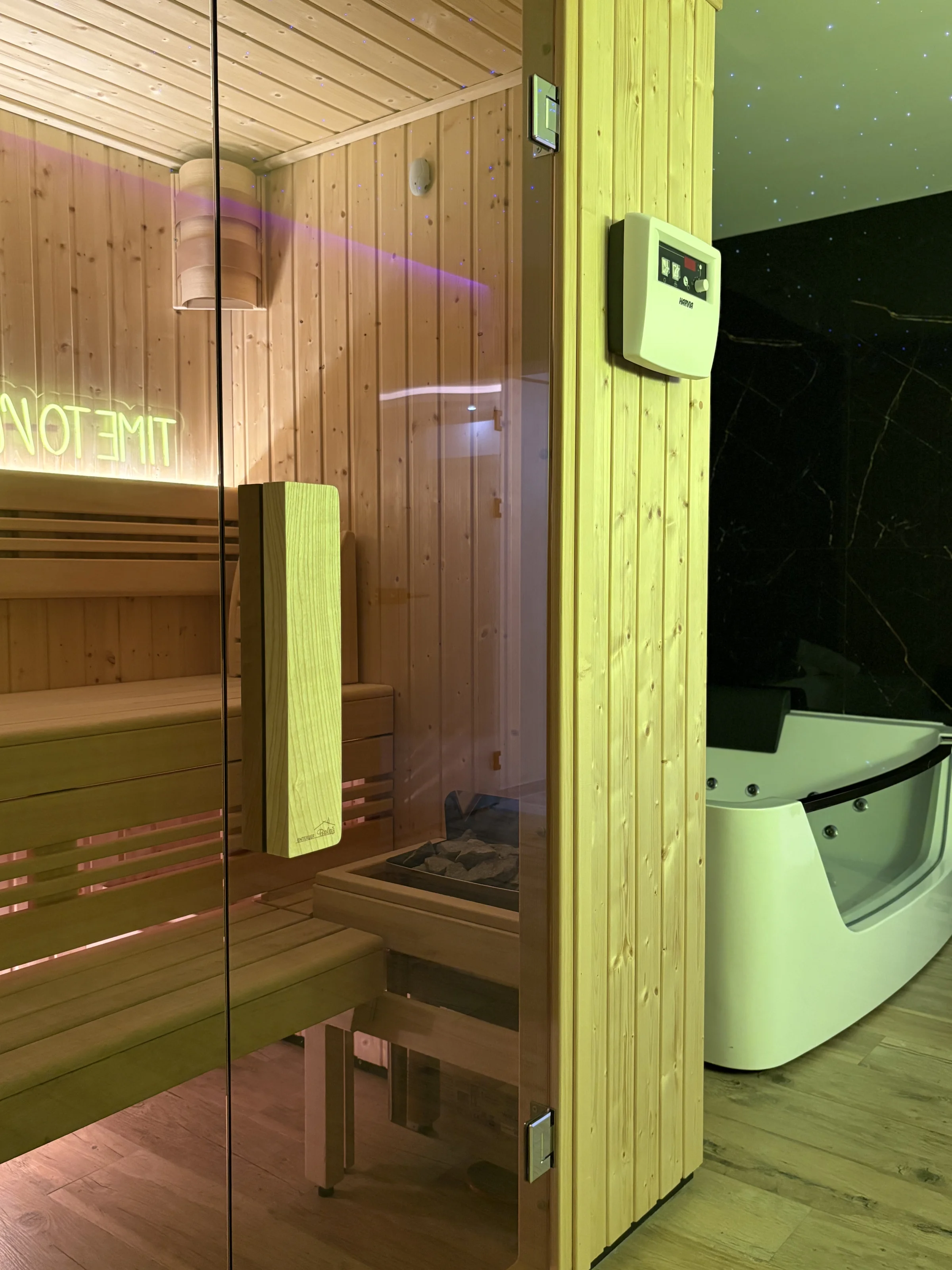 Princ lux spa with sauna and jacuzzi