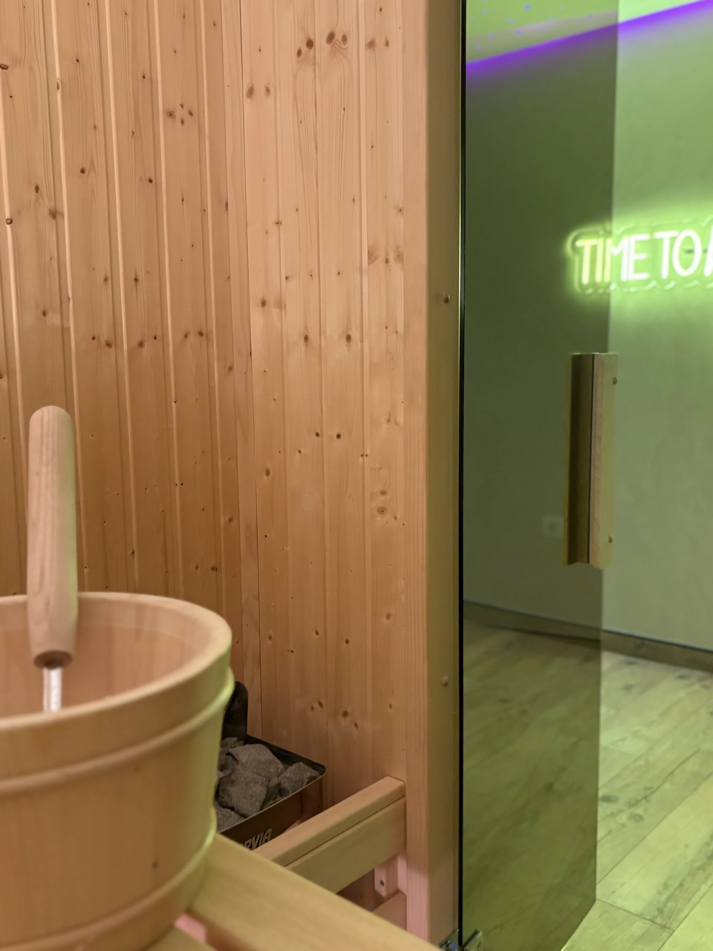 Princ lux spa with sauna and jacuzzi