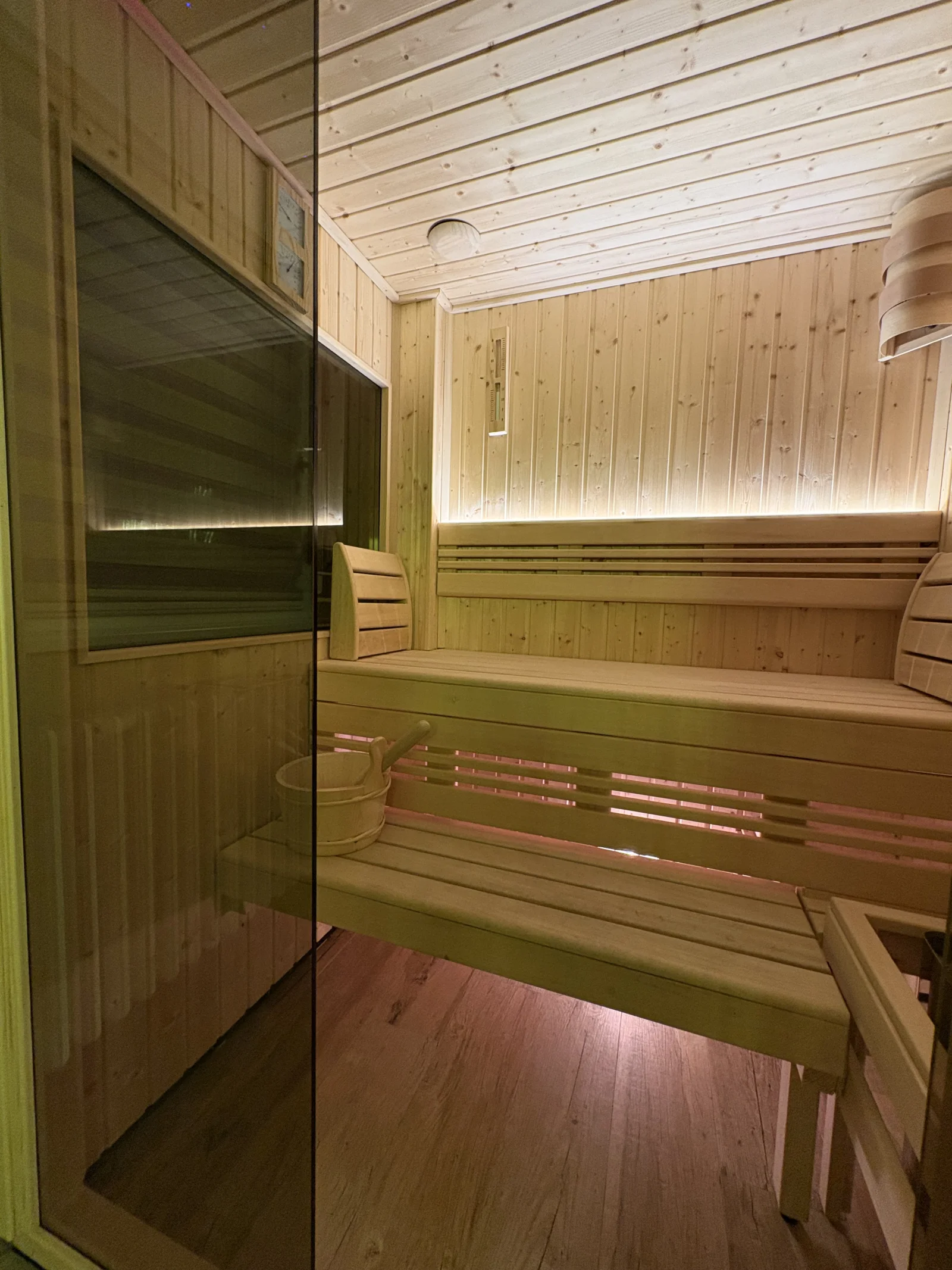 Princ lux spa with sauna and jacuzzi