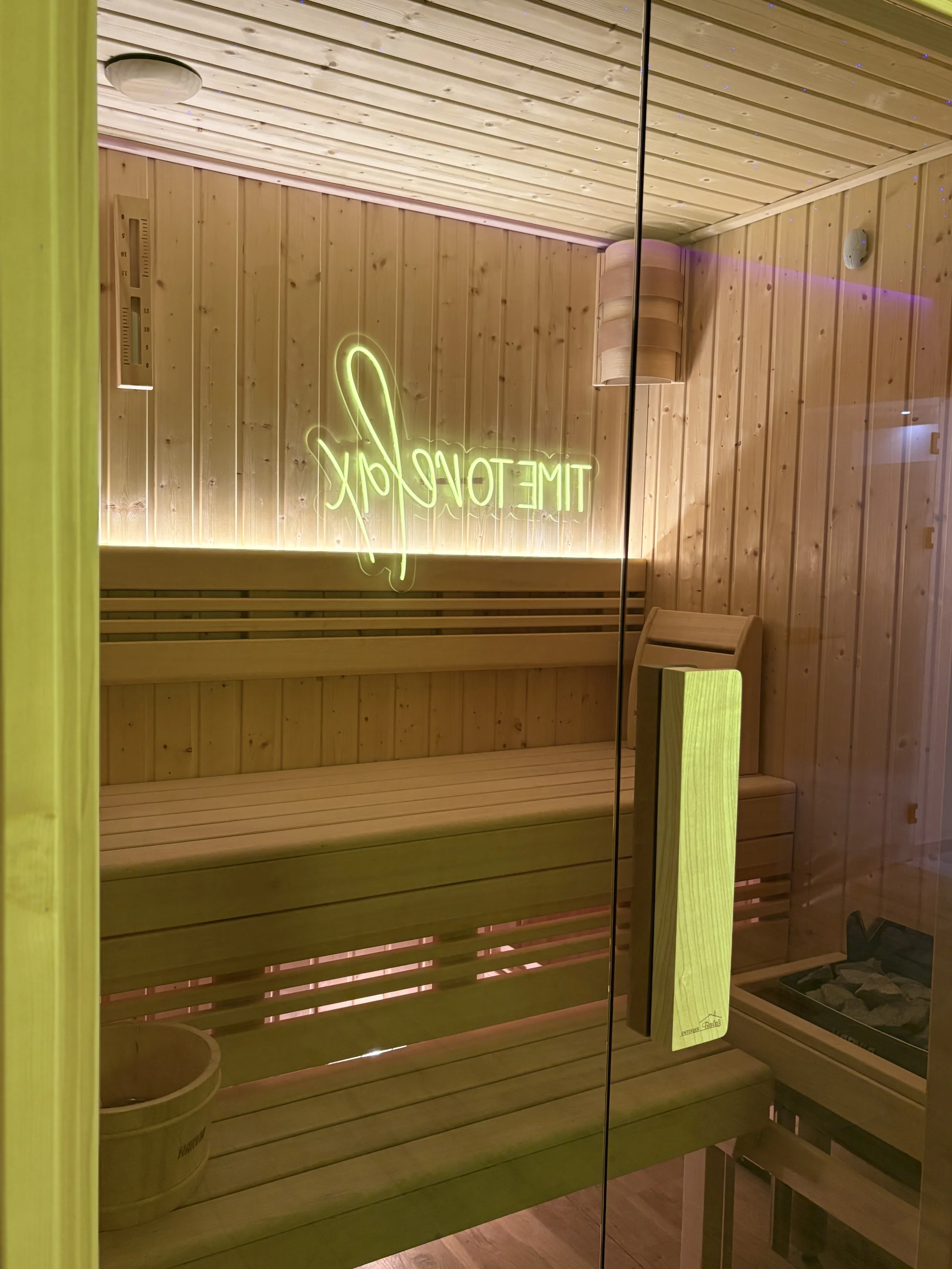 Princ lux spa with sauna and jacuzzi