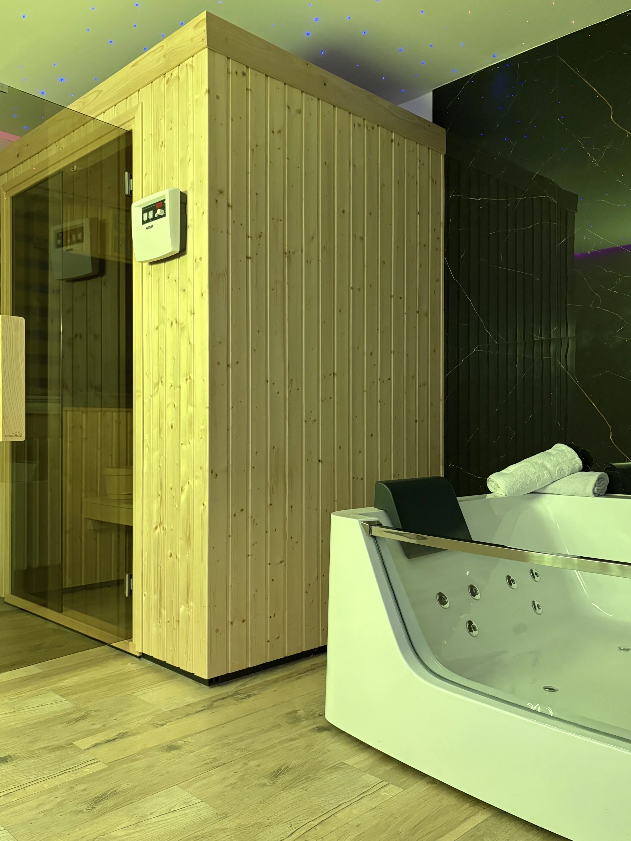 Princ lux spa with sauna and jacuzzi