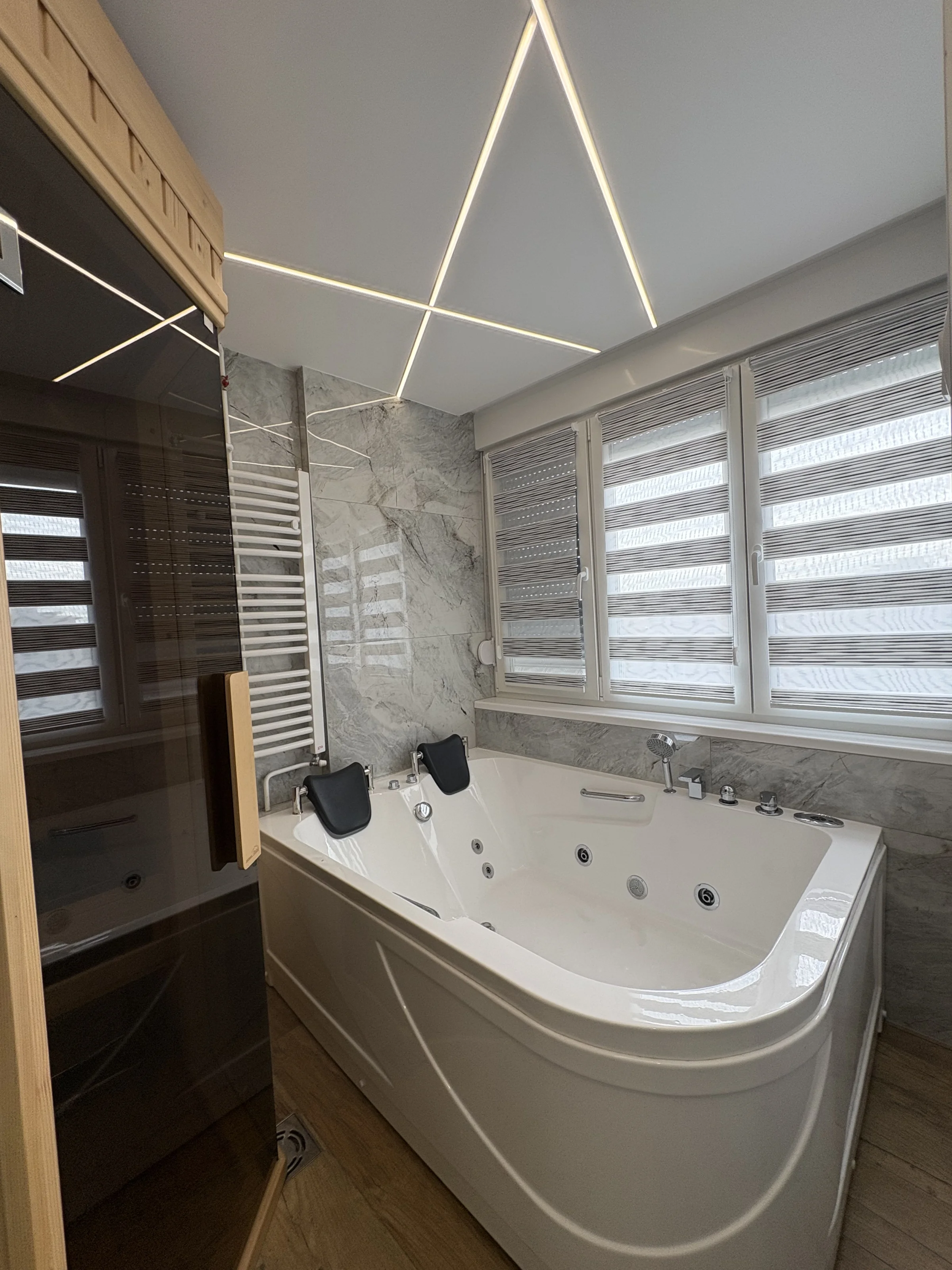 Relax Apartment with sauna and jacuzzi in city center