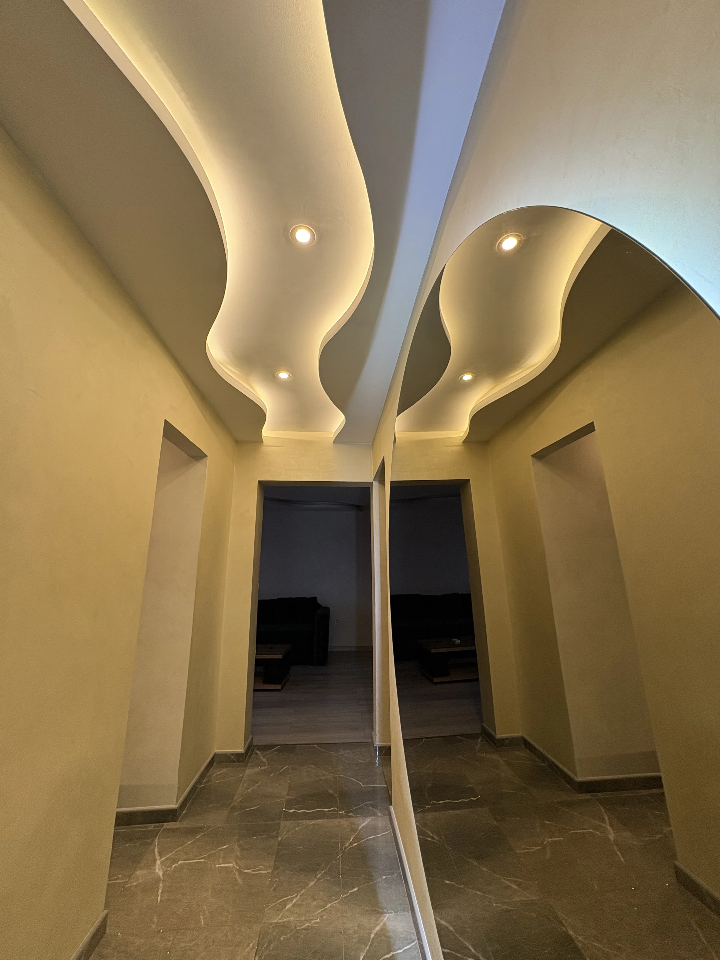 Brend new luxurious apartment in downtown with free parking