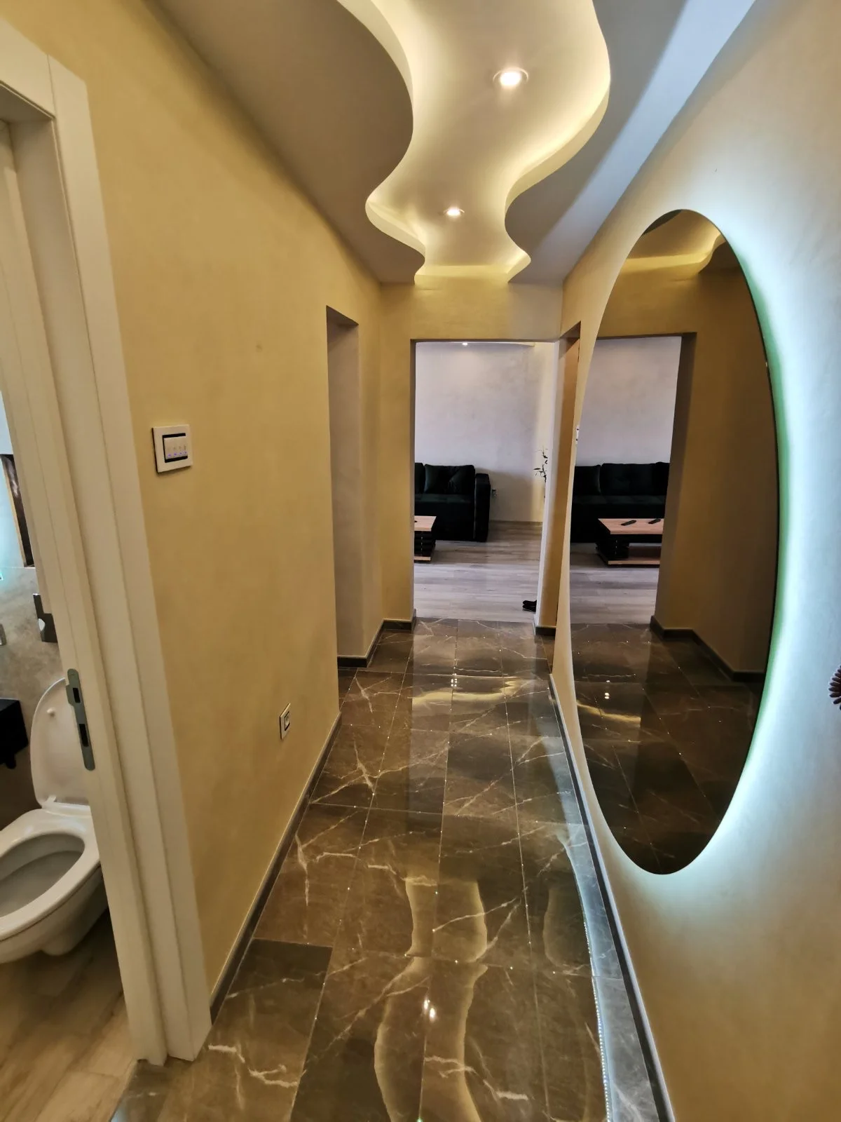 Brend new luxurious apartment in downtown with free parking