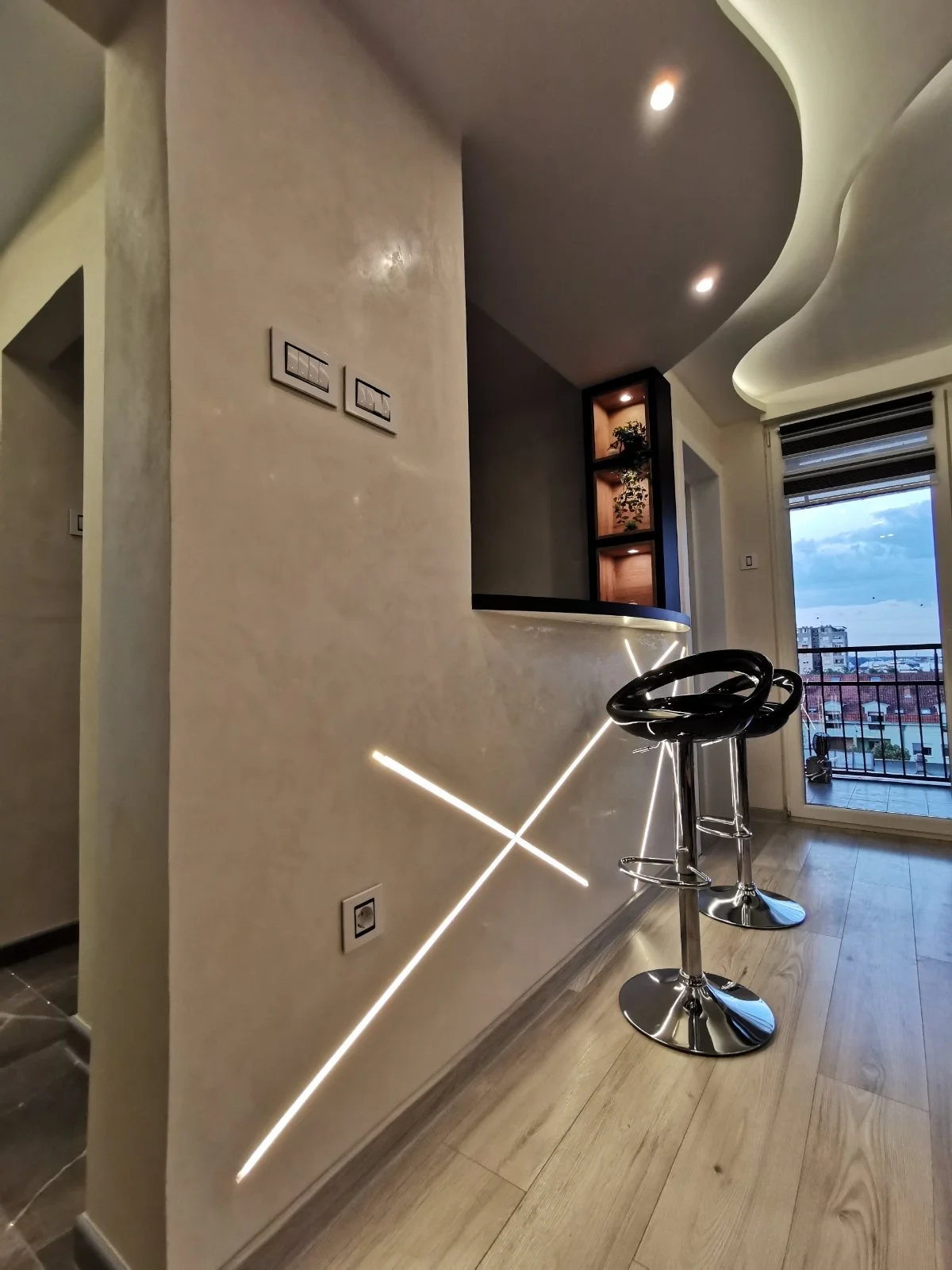 Brend new luxurious apartment in downtown with free parking