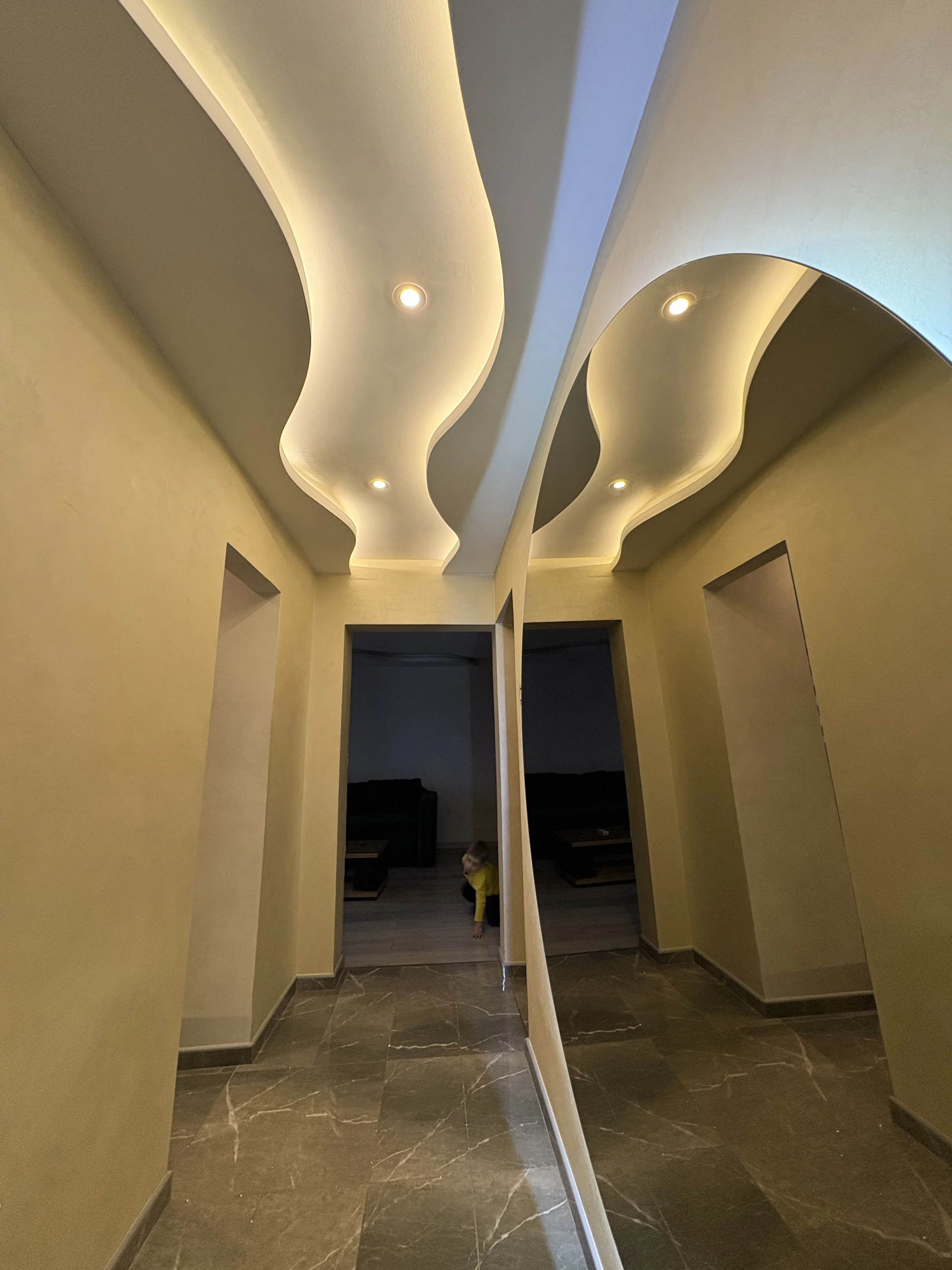 Brend new luxurious apartment in downtown with free parking