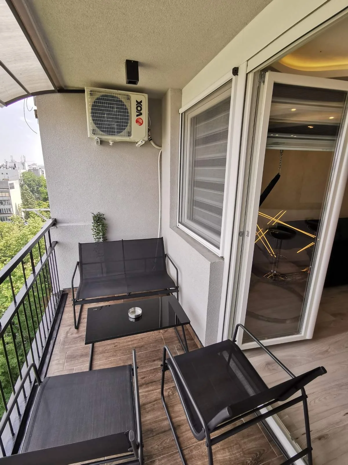 Brend new luxurious apartment in downtown with free parking