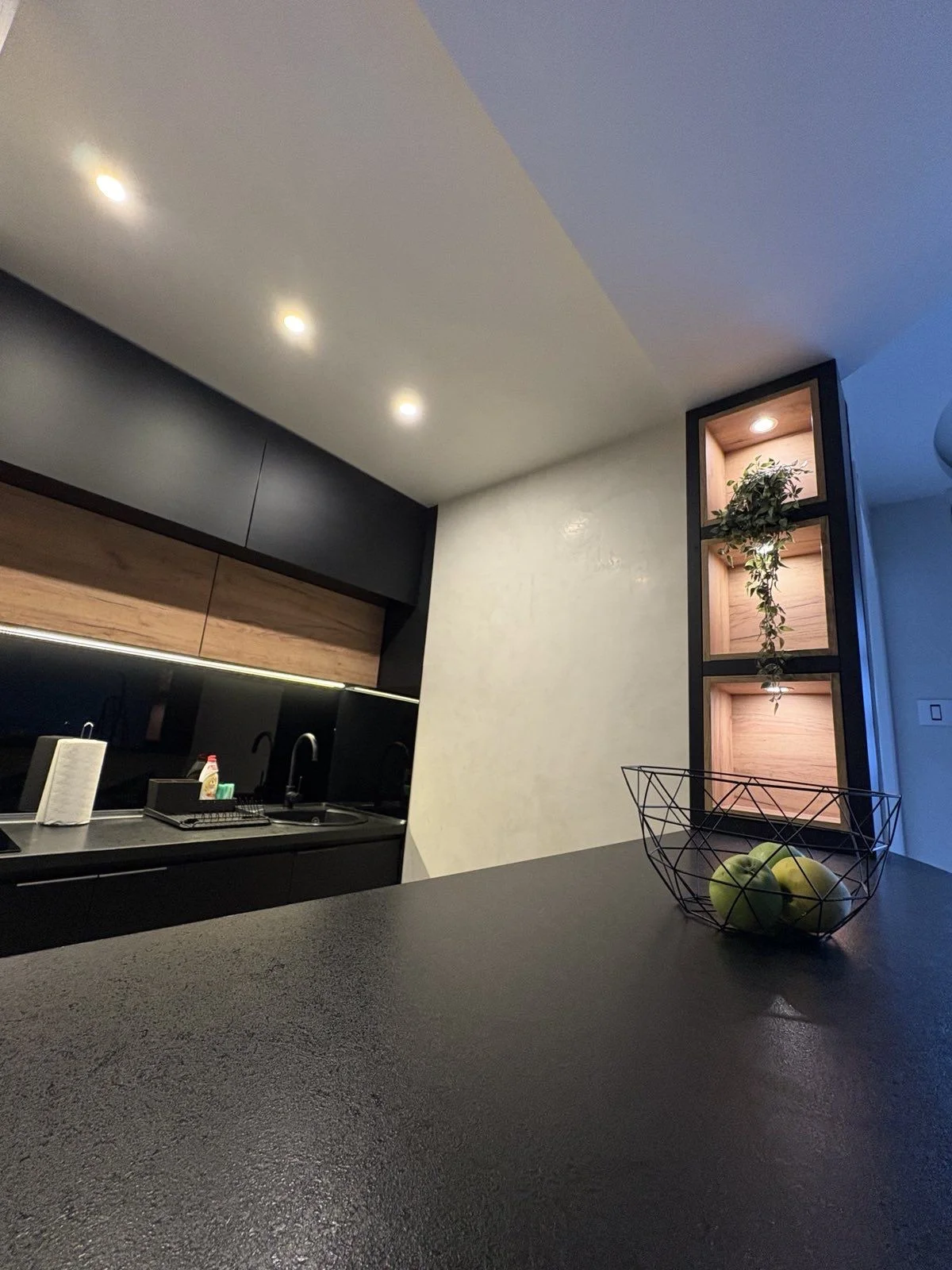 Brend new luxurious apartment in downtown with free parking