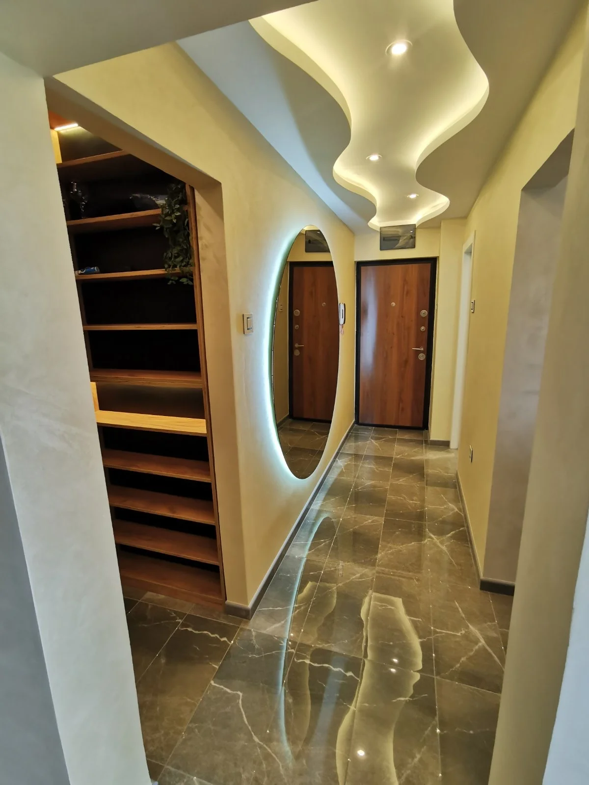 Brend new luxurious apartment in downtown with free parking