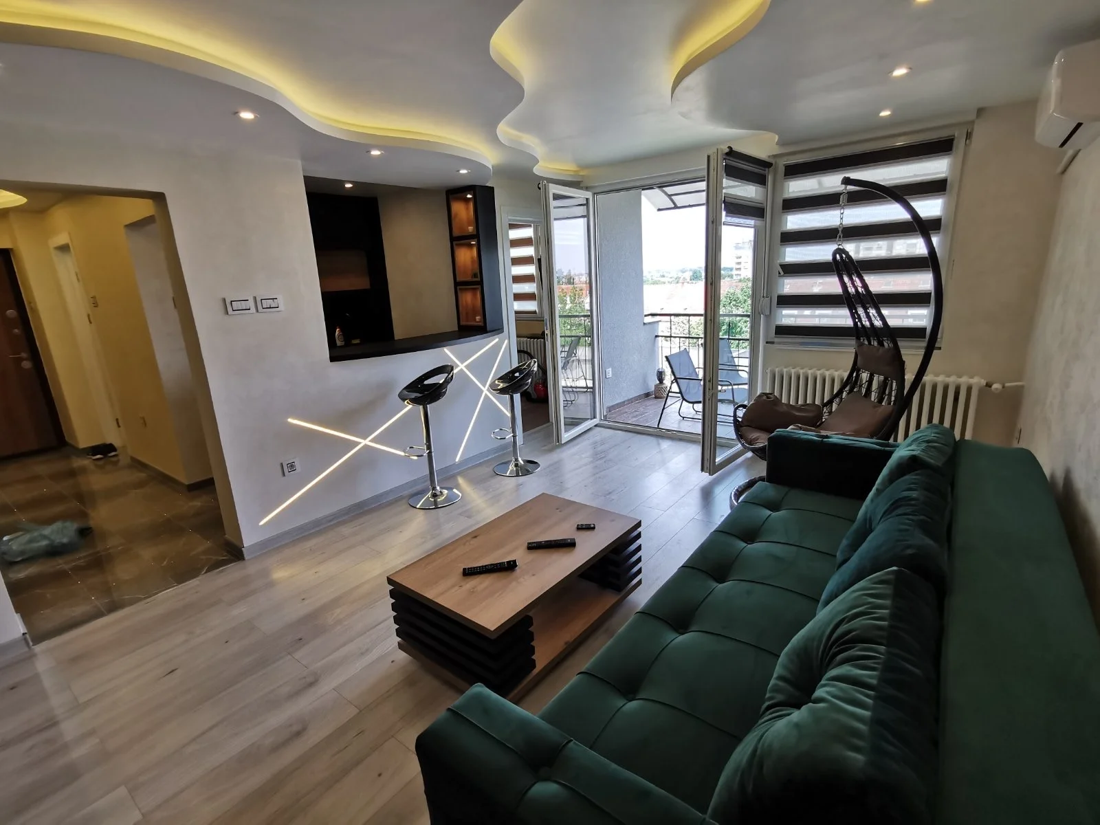 Brend new luxurious apartment in downtown with free parking