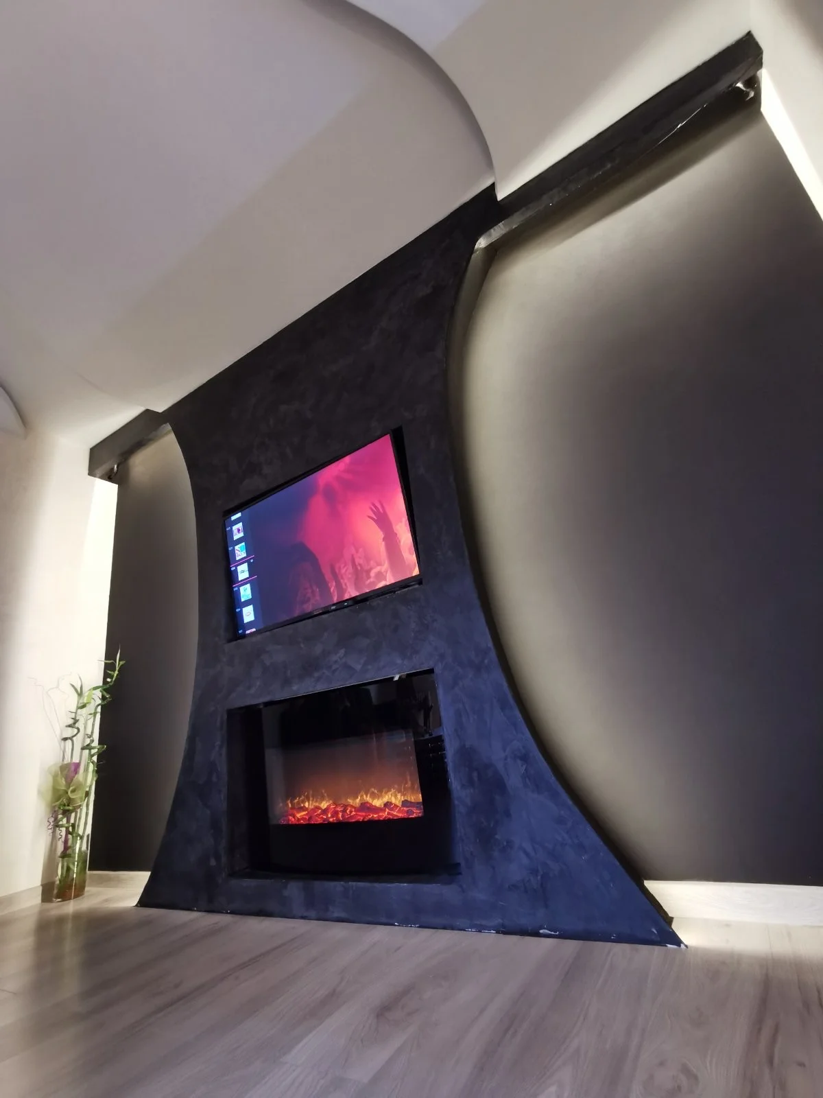 Brend new luxurious apartment in downtown with free parking