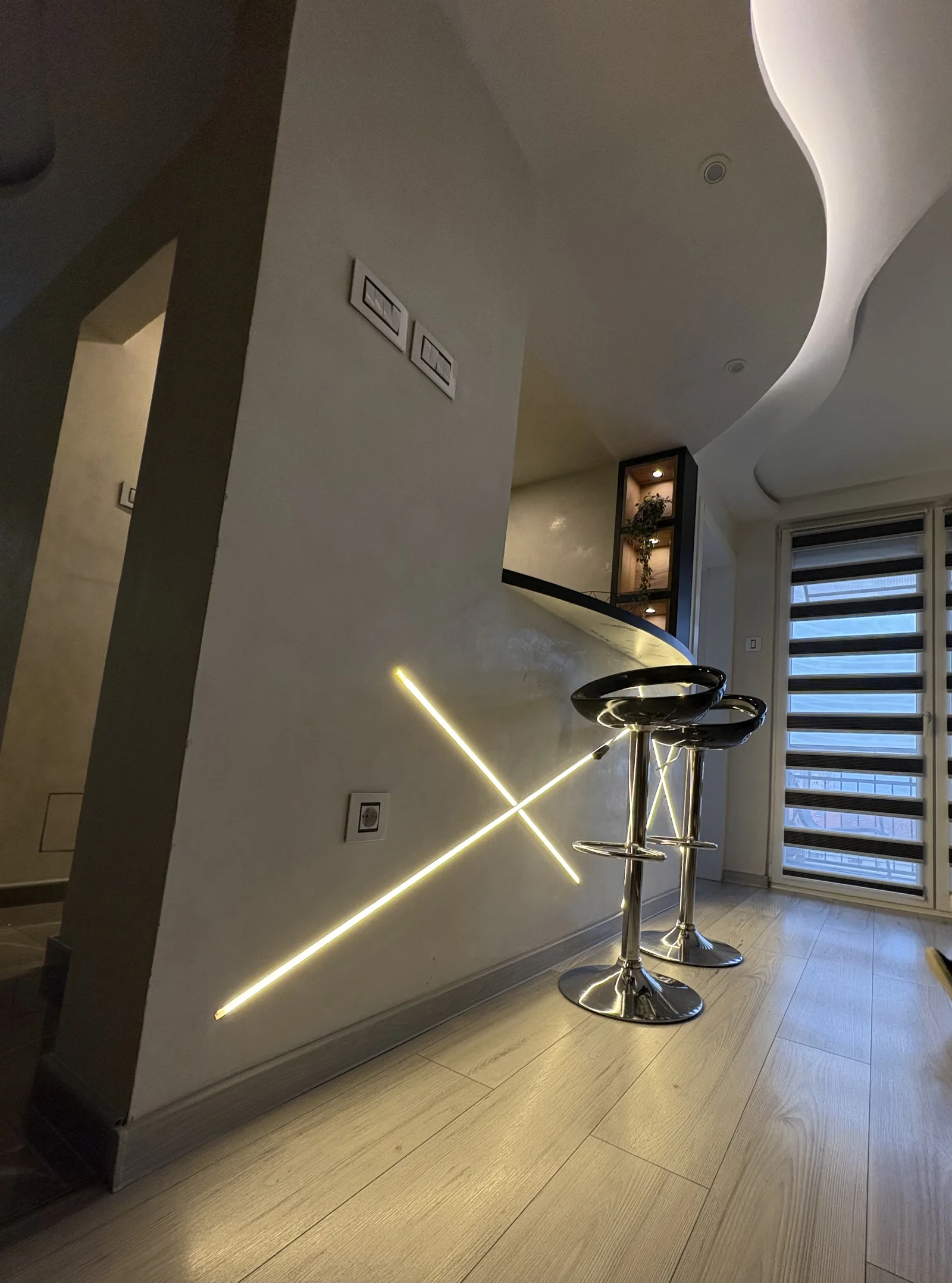 Brend new luxurious apartment in downtown with free parking