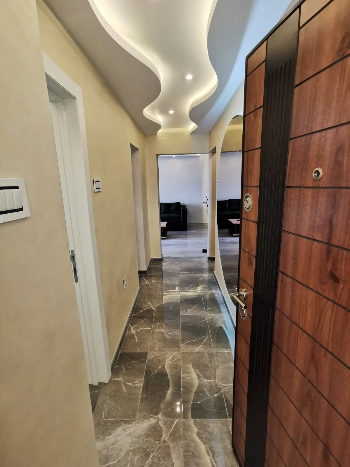 Brend new luxurious apartment in downtown with free parking