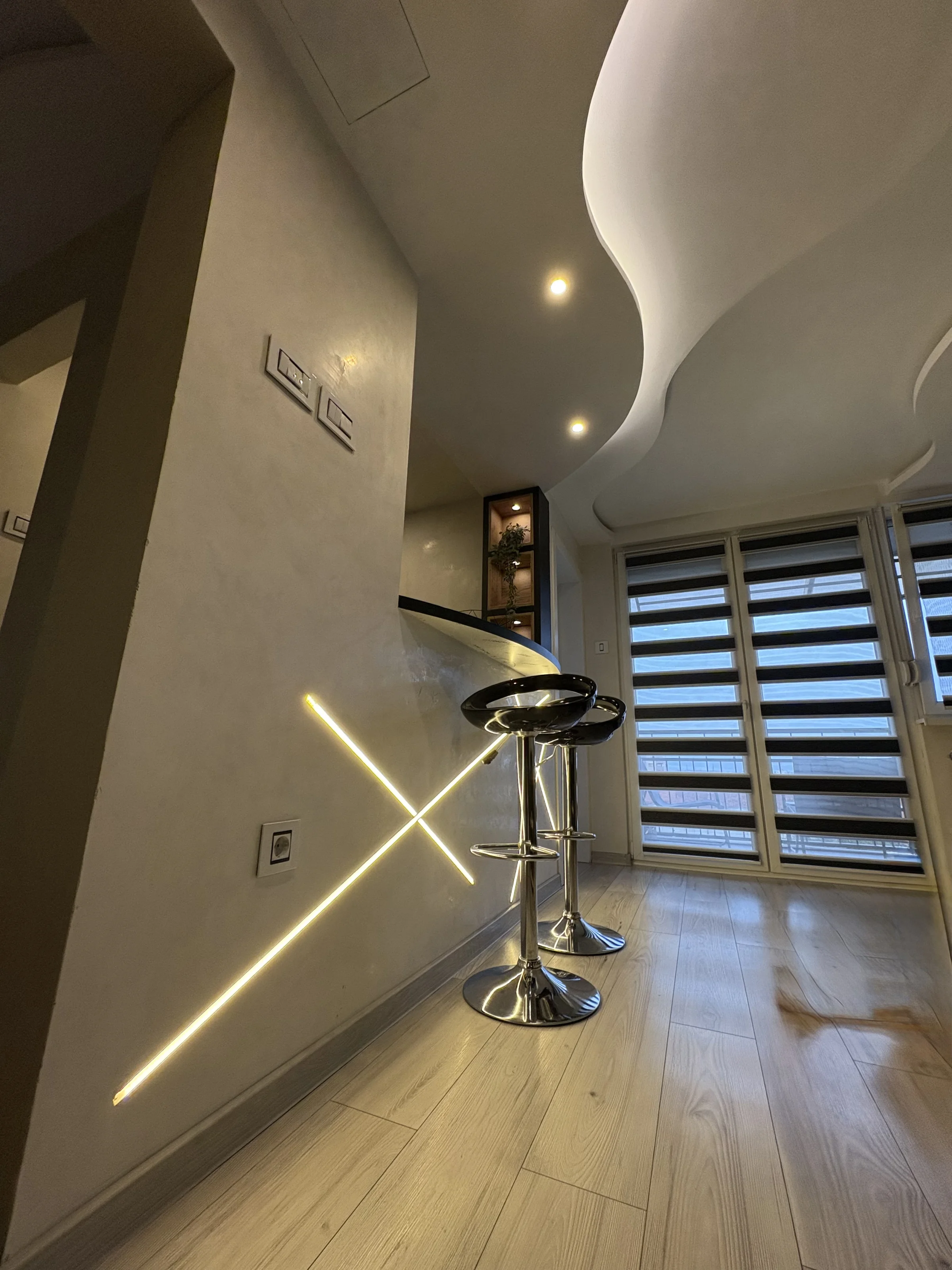 Brend new luxurious apartment in downtown with free parking