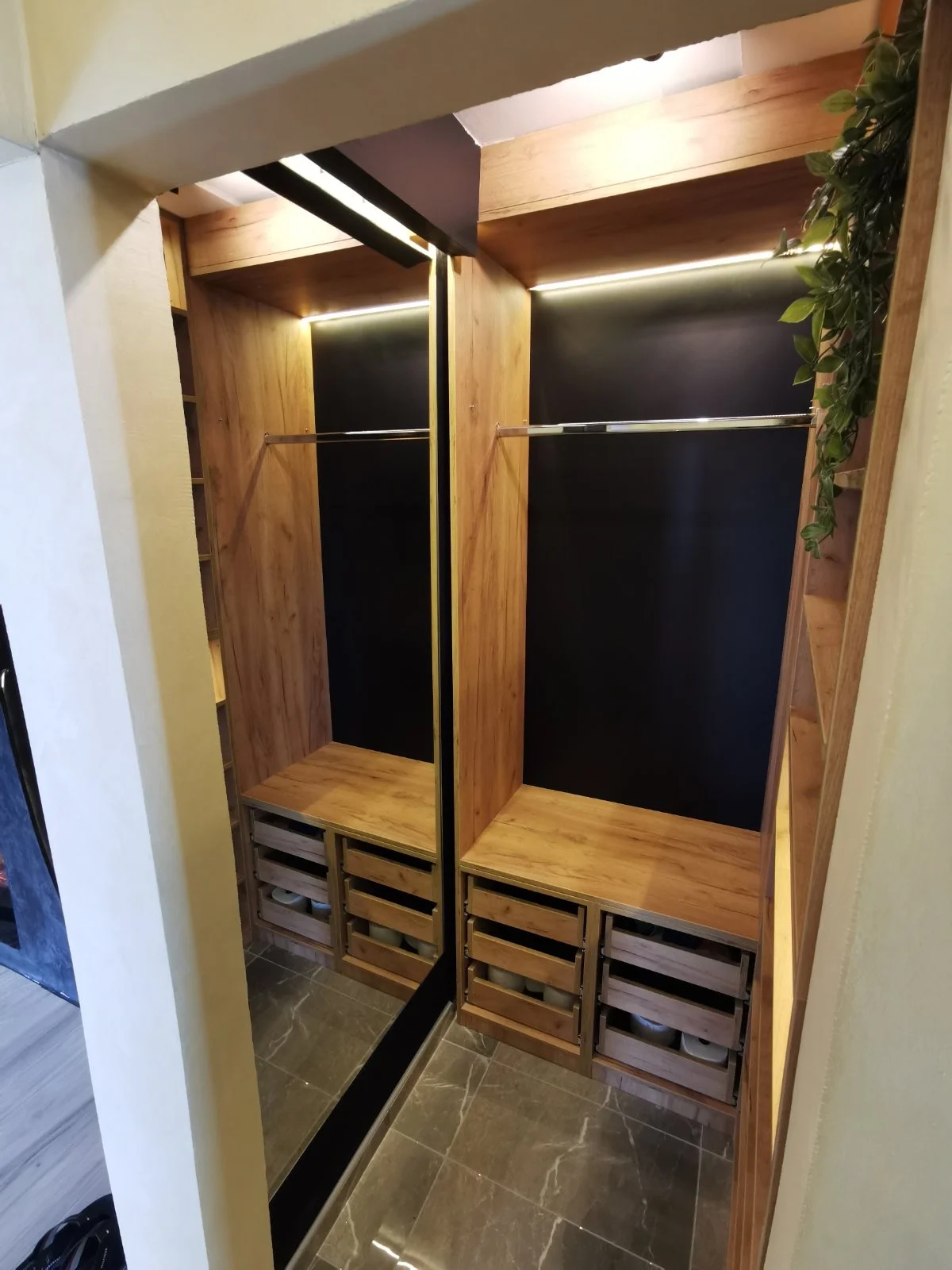 Brend new luxurious apartment in downtown with free parking