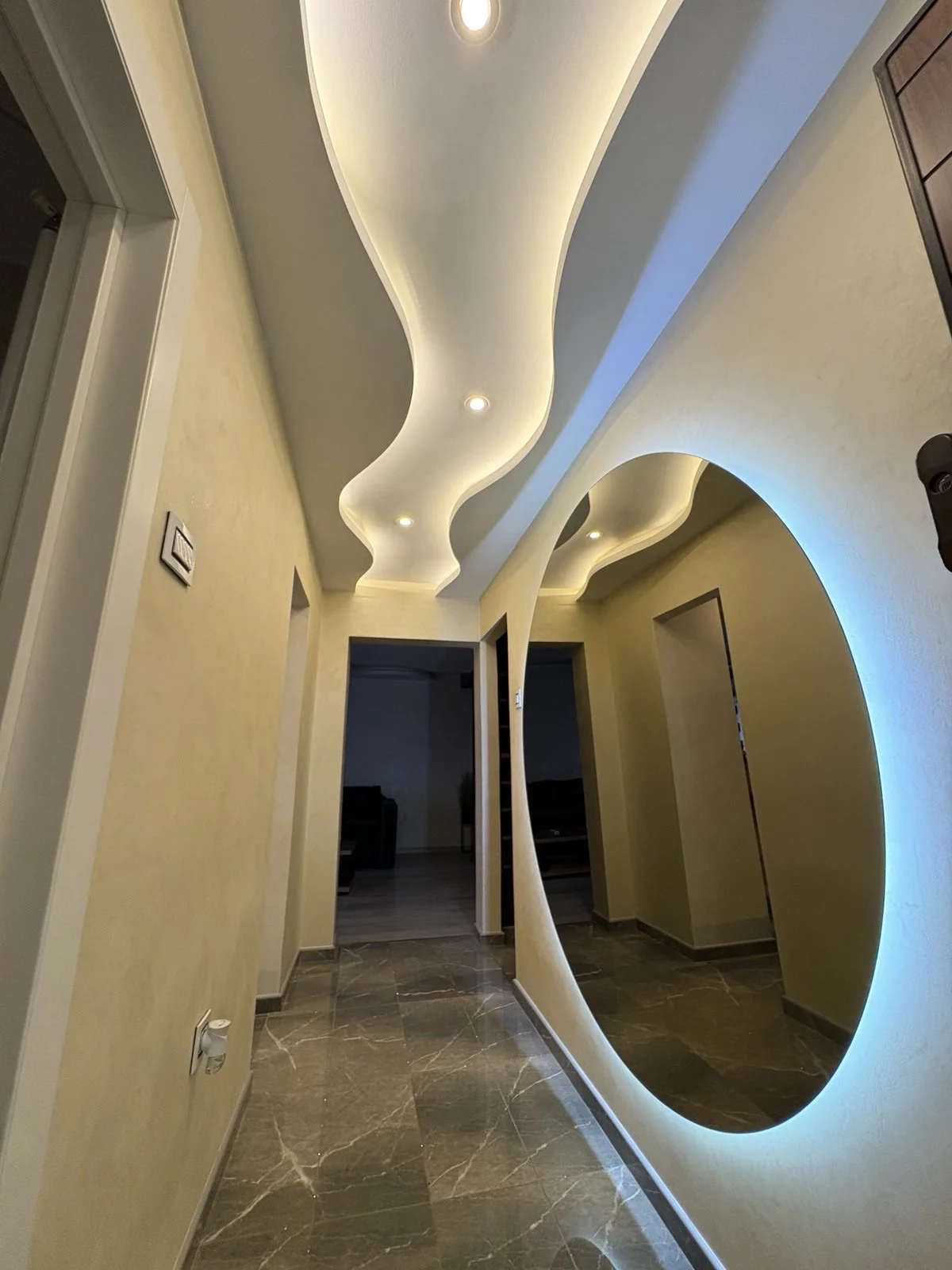 Brend new luxurious apartment in downtown with free parking